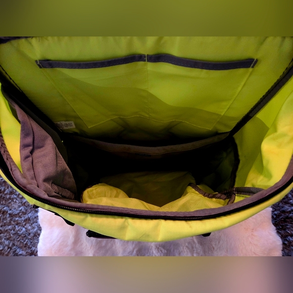 Under Armour Black and Yellow Men's Backpack - Picture 7 of 8